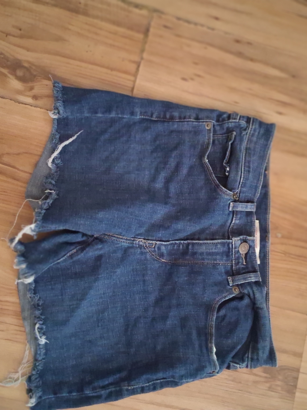 Levi's Womens Jean Shorts Size 4 BRAND NEW WITHOUT TAGS